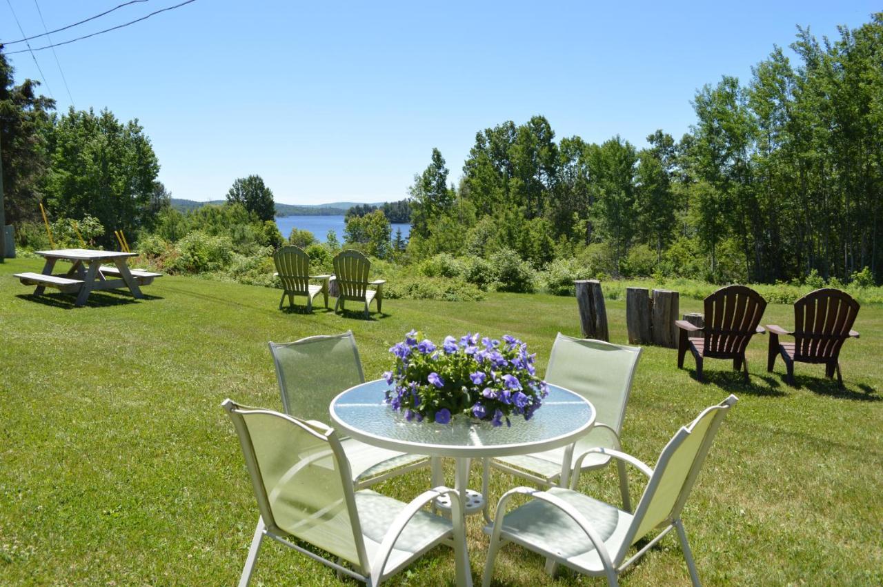 Pinewood Inn Barrys Bay Exterior photo